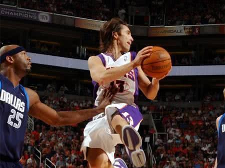 德约凭借稳 德约凭借稳